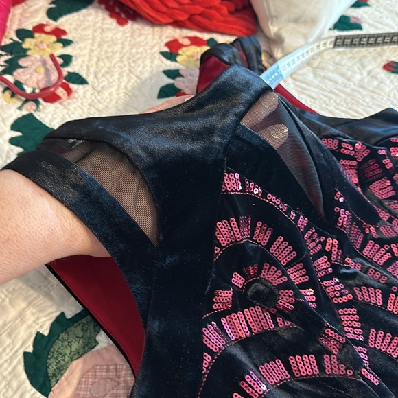 Jax raspberry red and black velvet pencil dress size 4 - Picture 10 of 11